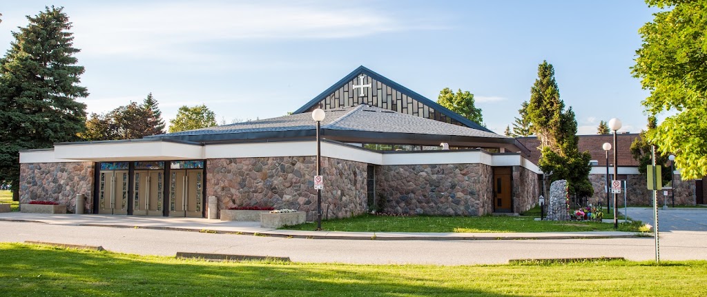Fachada de Saint Thomas More Parish