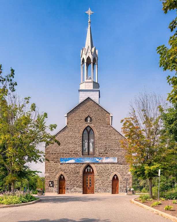 Fachada de Our Lady of the Visitation