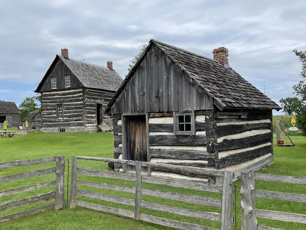 Fachada de The Log Farm