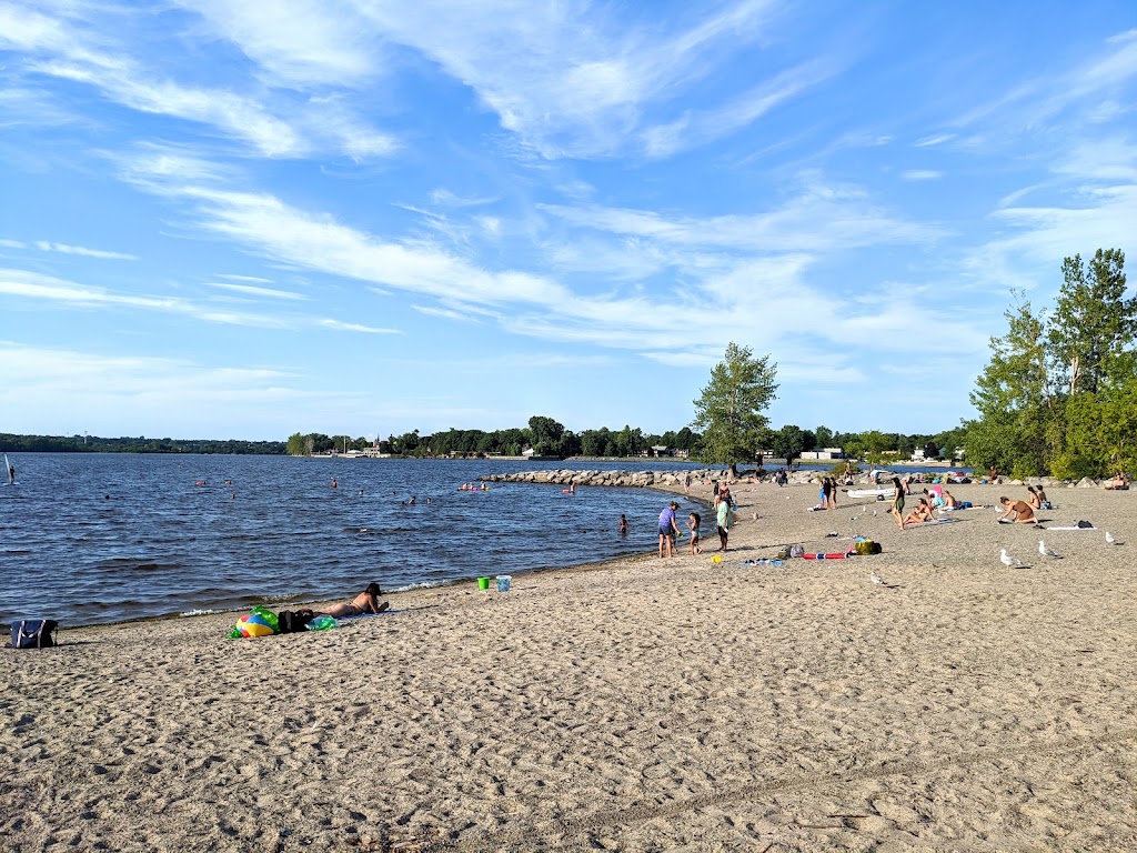 Fachada de Britannia Park and Beach