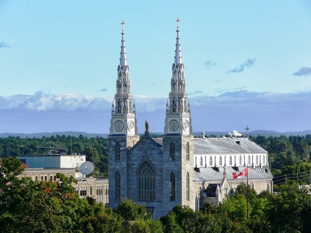 Fachada de Notre Dame Cathedral Basilica