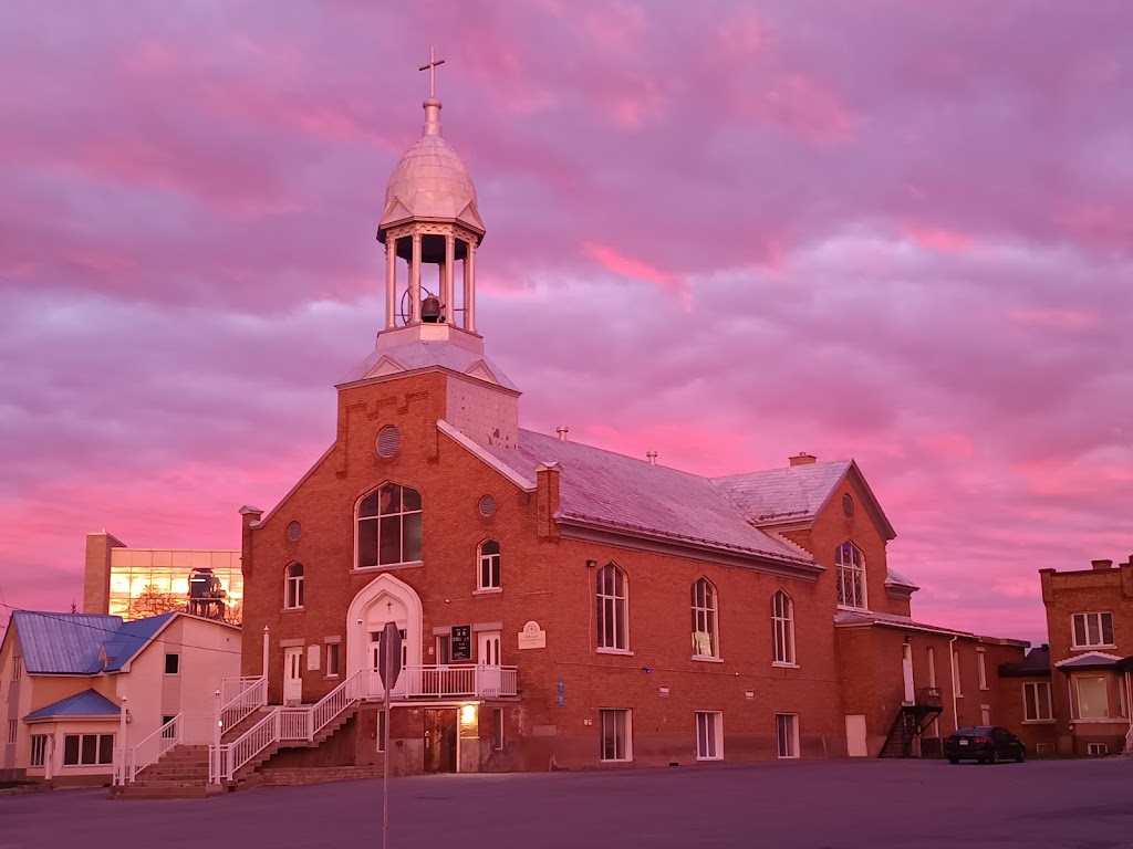 Fachada de Sheng Shen Chinese Catholic Church, Ottawa
