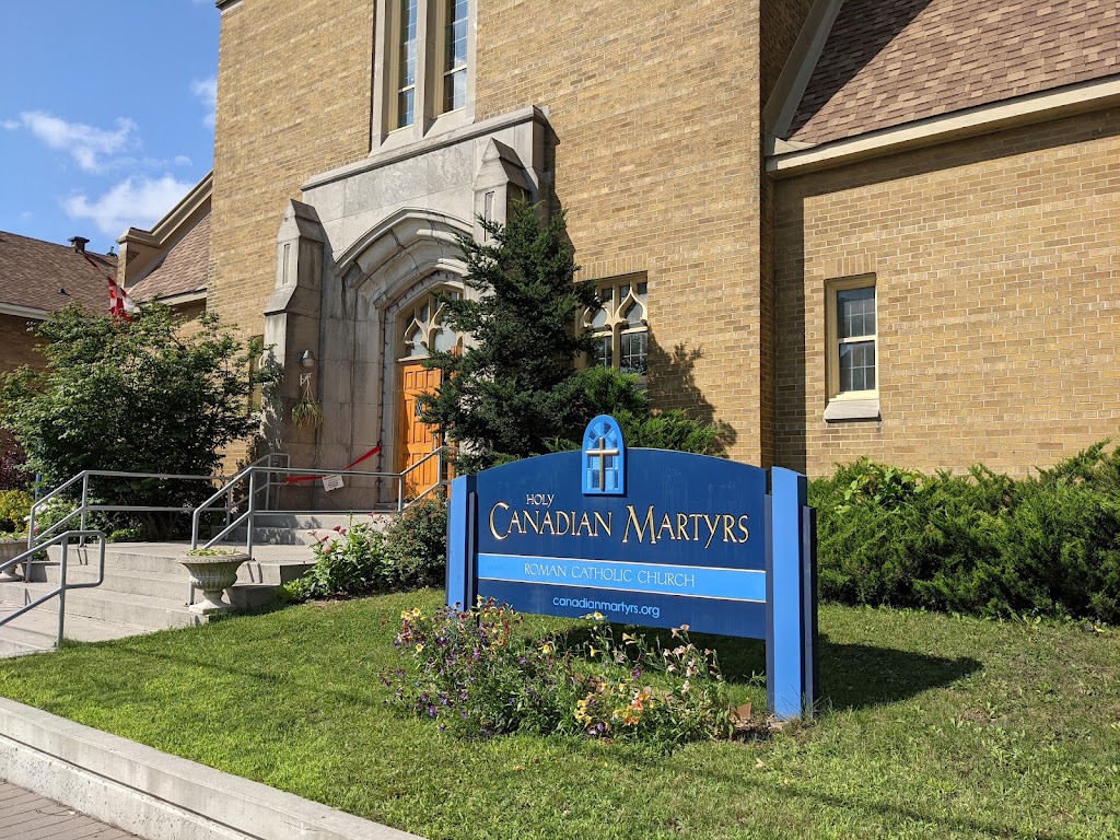 Fachada de Holy Canadian Martyrs Church