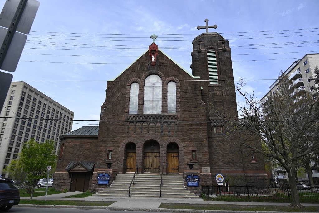 Fachada de St. Theresa Roman Catholic Church