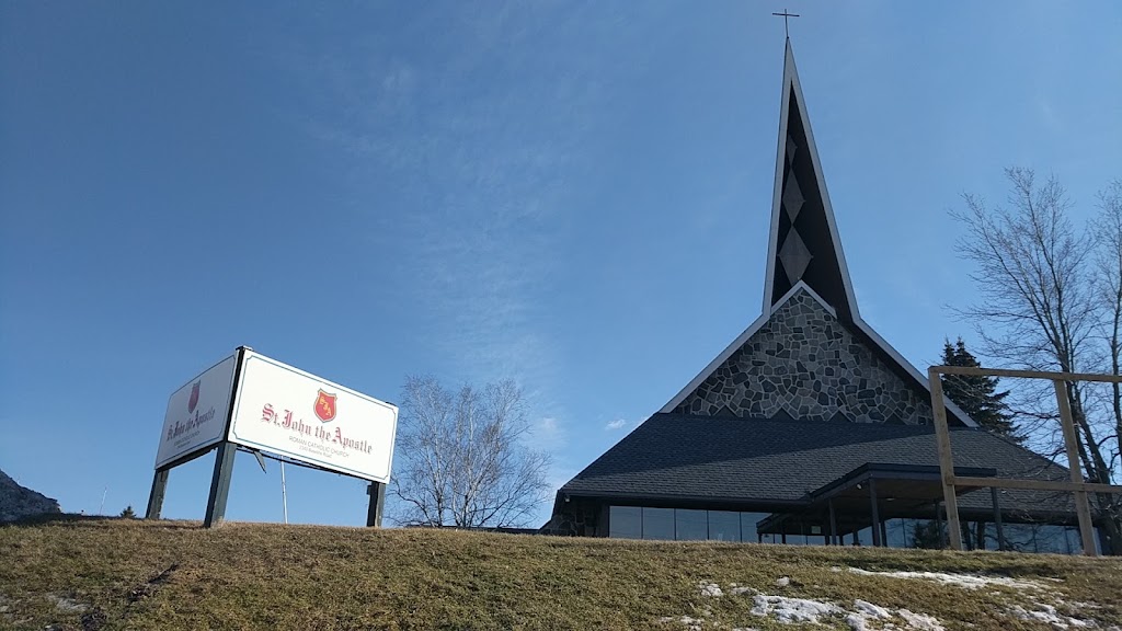 Fachada de St. John the Apostle Church