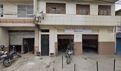 Fachada de Igreja Universal Pero vaz