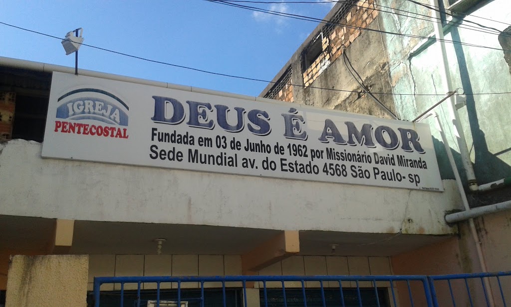 Fachada de Igreja Pentecostal Deus é Amor Sede Central