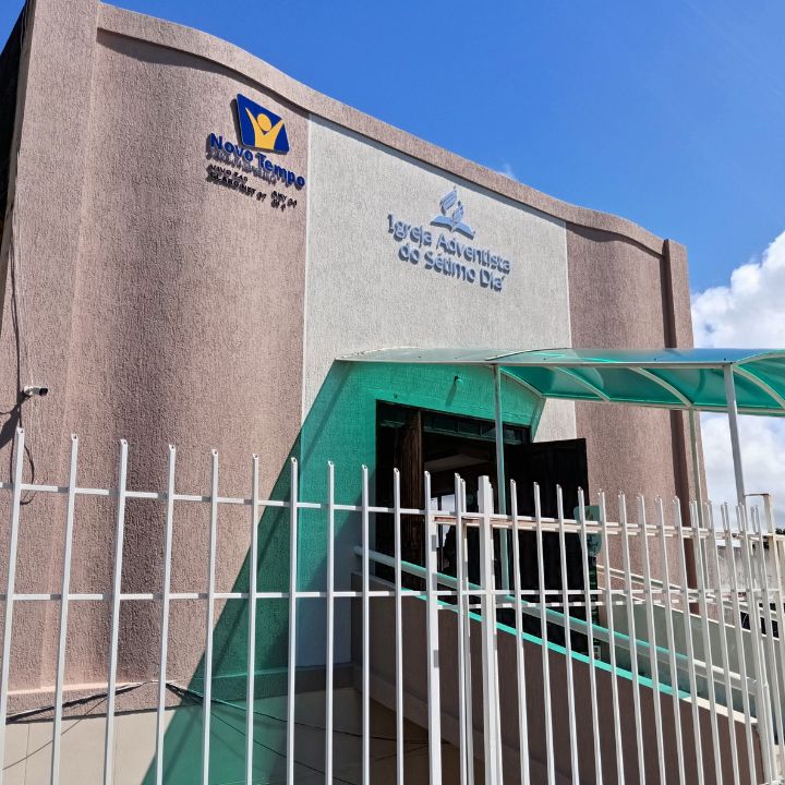 Fachada de Igreja Adventista Central de Itinga
