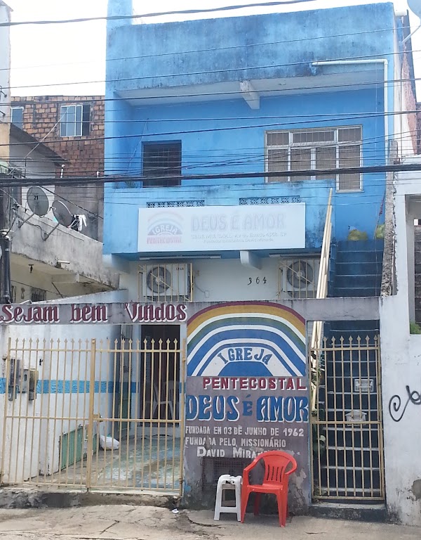Fachada de Igreja Pentecostal Deus é Amor