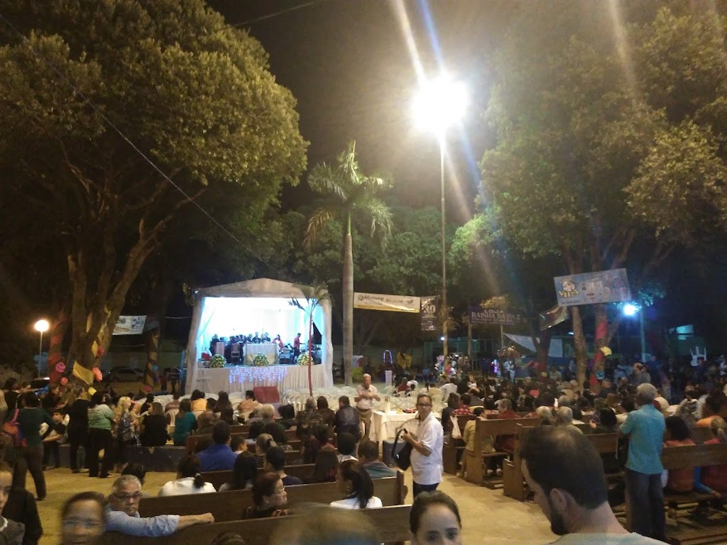 Fachada de Igreja São Cristovão - JK