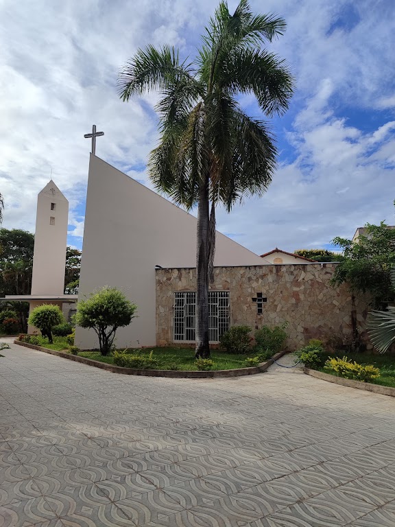 Fachada de Carmelo Maria Mãe da Igreja e Paulo VI
