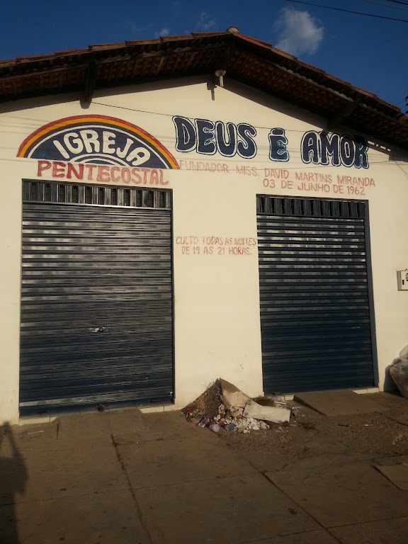 Fachada de Igreja Pentecostal Deus é Amor
