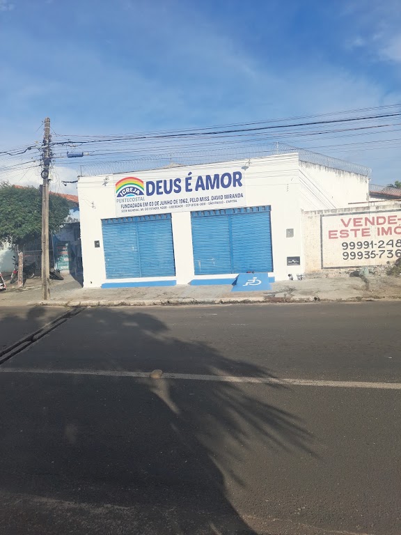 Fachada de Igreja Pentecostal Deus é Amor