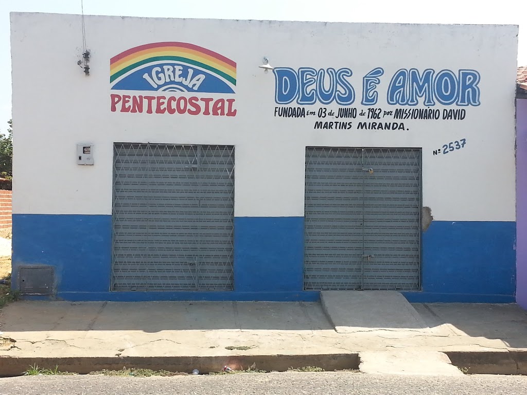 Fachada de Igreja Pentecostal Deus é Amor