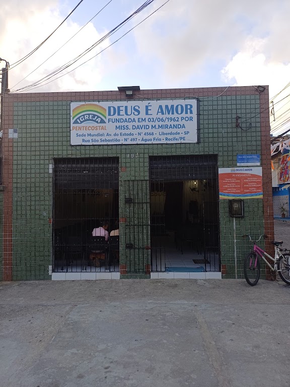 Fachada de Igreja Pentecostal Deus é Amor
