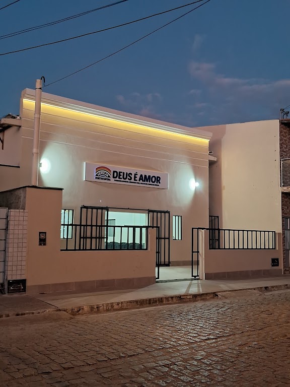 Fachada de Igreja Pentecostal Deus é Amor Sede Central