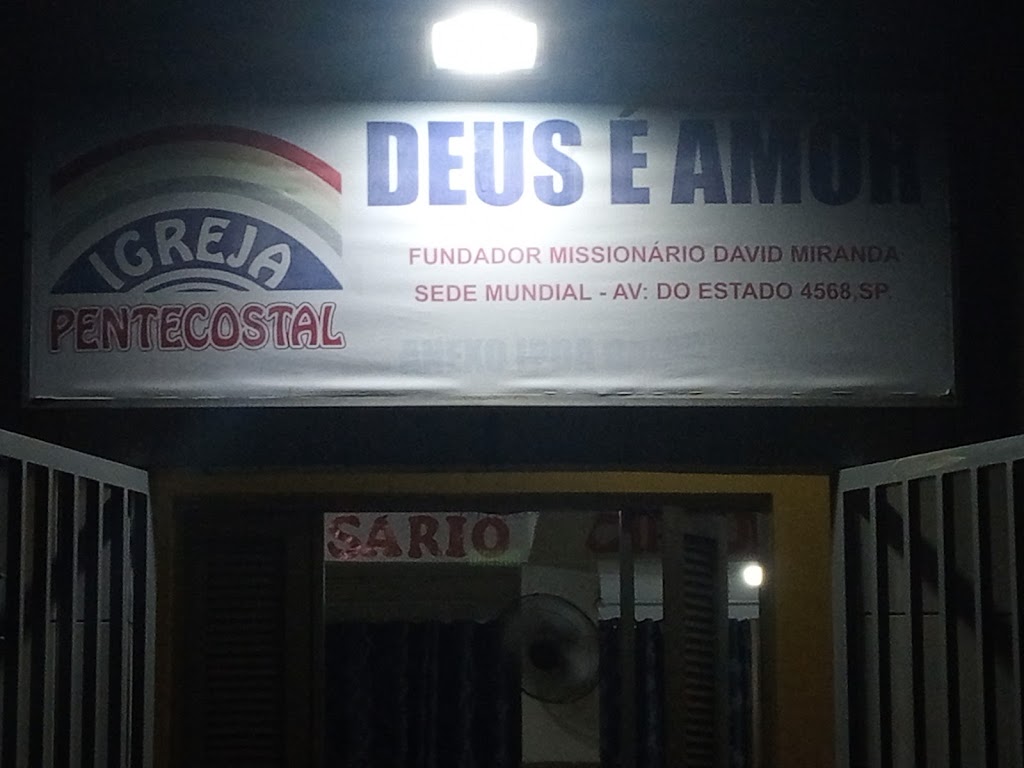 Fachada de Igreja Pentecostal Deus é Amor