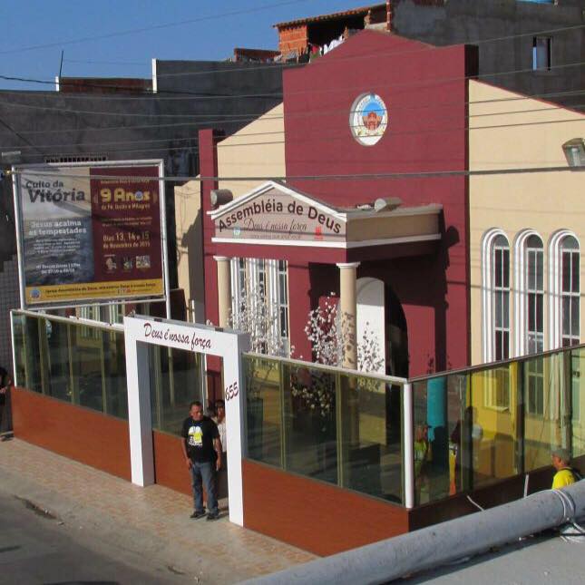 Fachada de Assembleia de Deus - Deus é Nossa Força Sede
