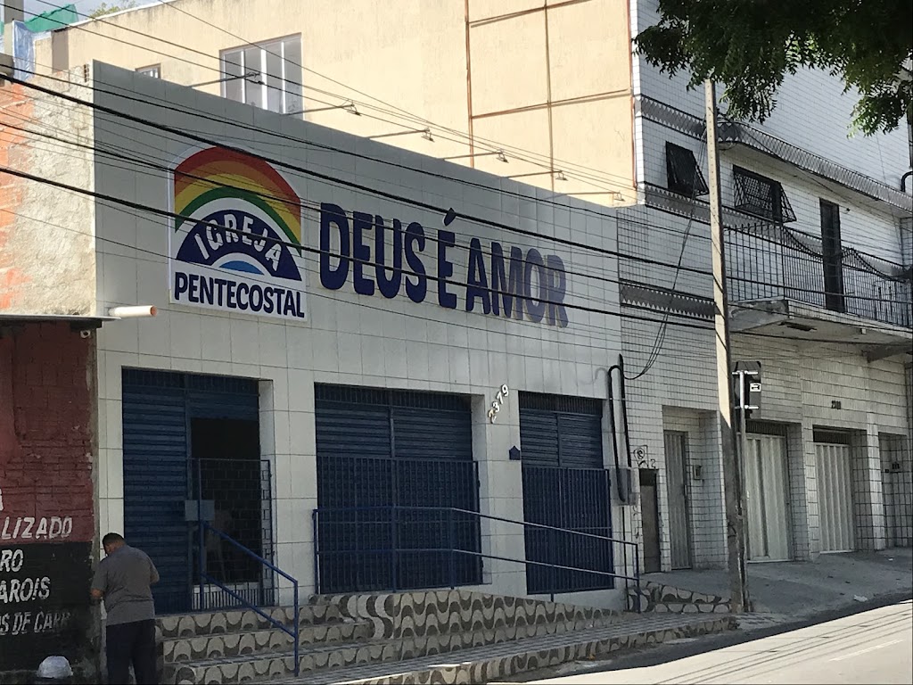 Fachada de Igreja Pentecostal Deus é Amor