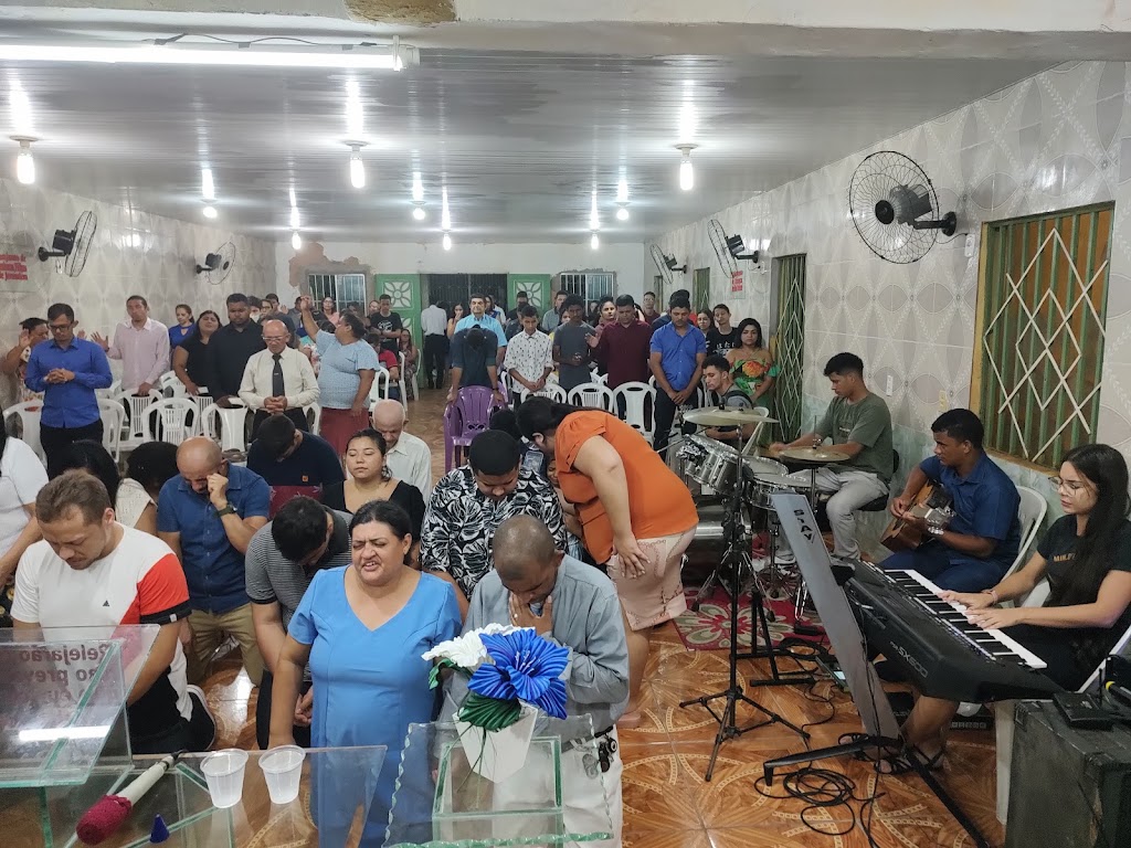 Fachada de Igreja Evangélica Pentecostal Deus é Justiça - Granja Portugal