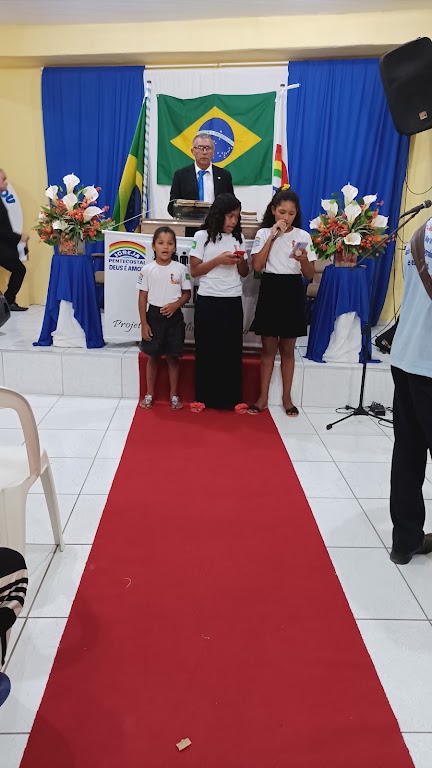 Fachada de Igreja Pentecostal Deus é Amor Central