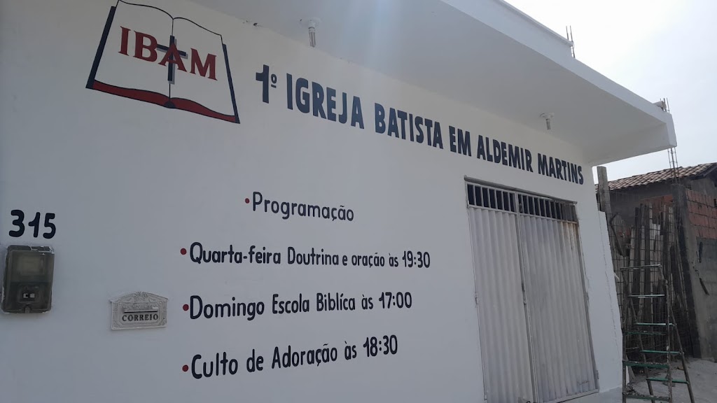 Fachada de 1ª Igreja Batista em Aldemir Martins