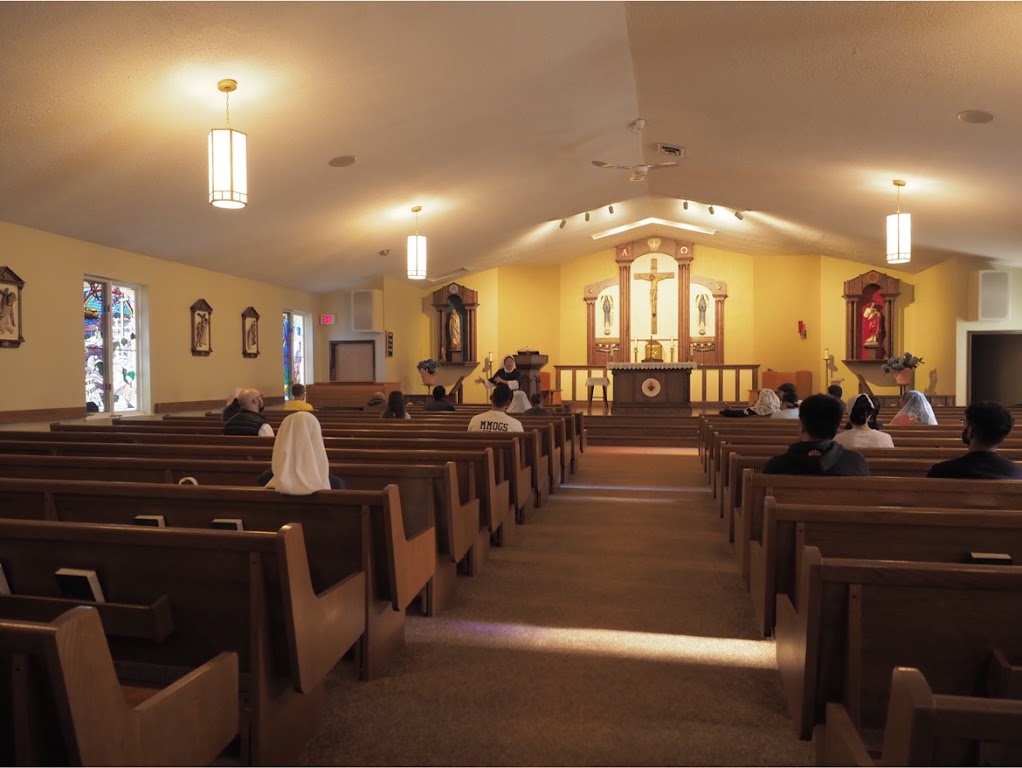 Fachada de Our Lady of Lourdes Roman Catholic Church
