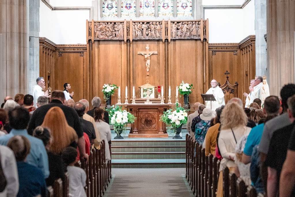 Fachada de Holy Rosary Church Parish Toronto