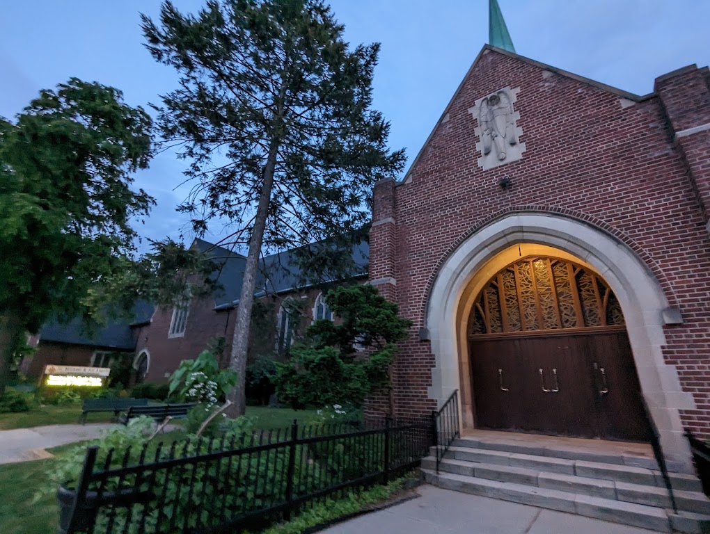 Fachada de St Michael and All Angels Anglican Church