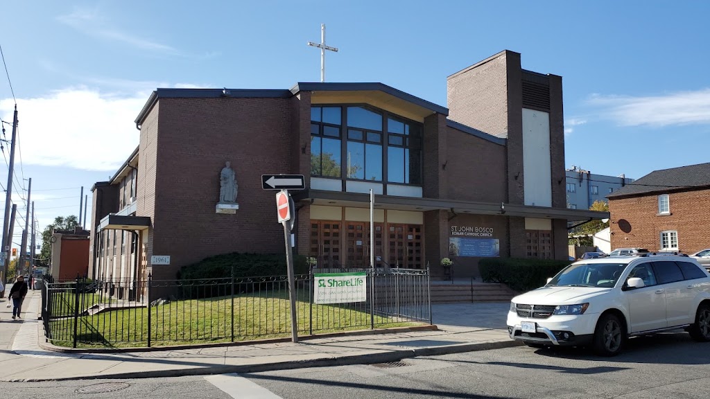 Fachada de St. John Bosco Church