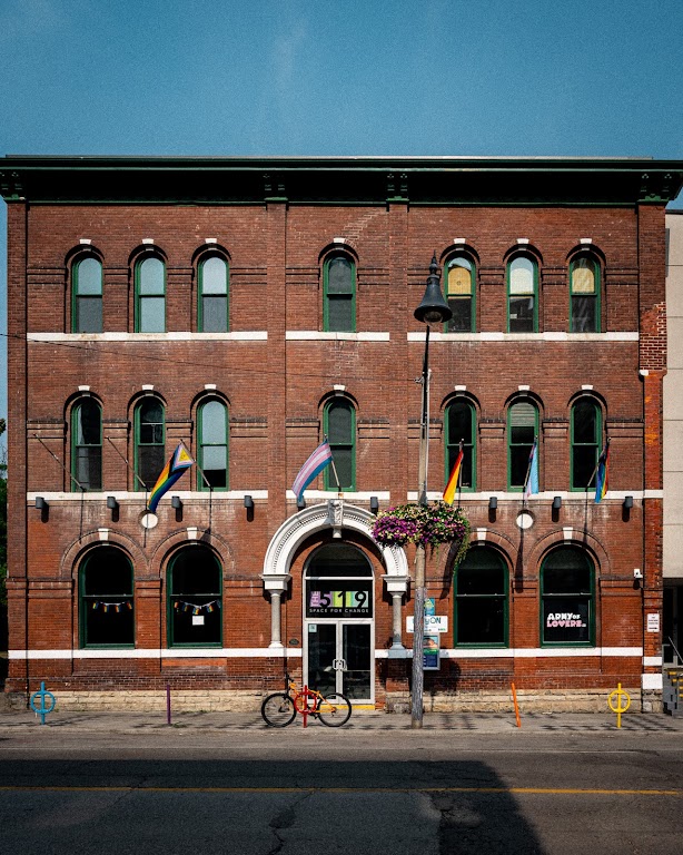 Fachada de The 519