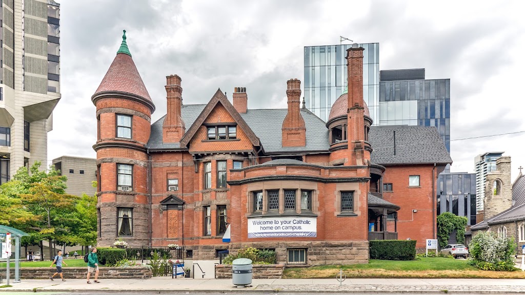 Fachada de Newman Centre, Toronto