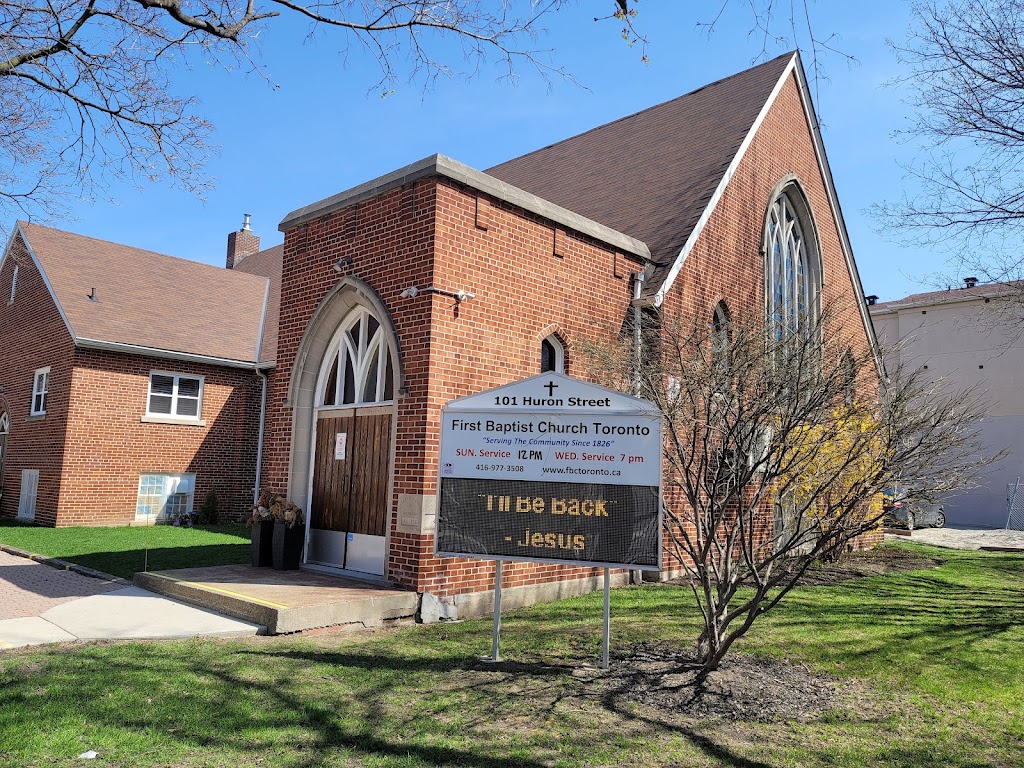 Fachada de First Baptist Church