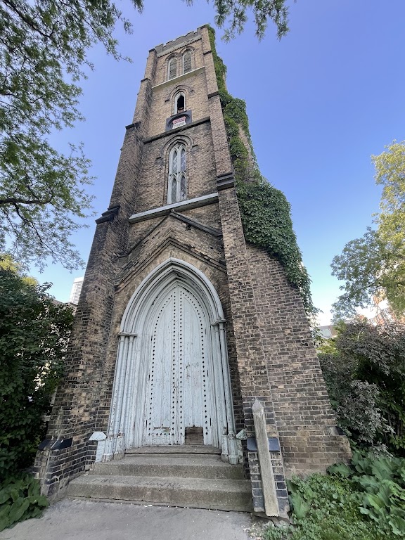 Fachada de St. George's Grange Park