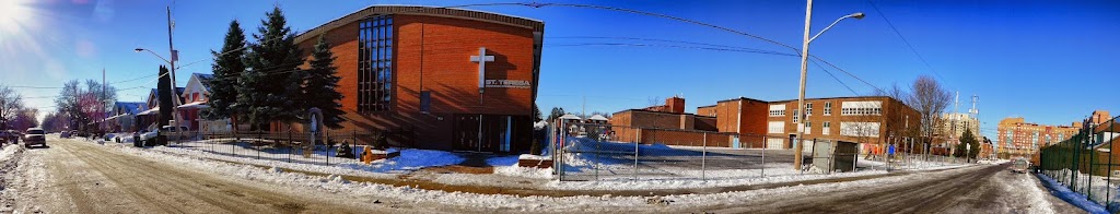 Fachada de St. Teresa Roman Catholic Church