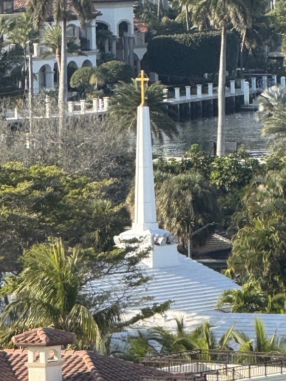 Fachada de The Church By The Sea