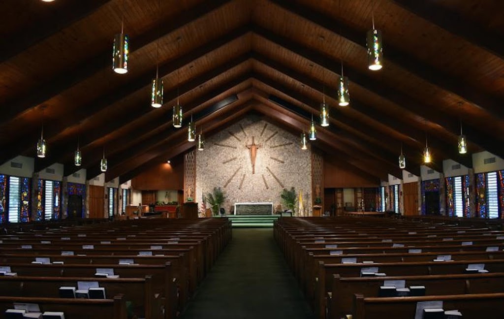 Fachada de St John the Baptist Catholic Church