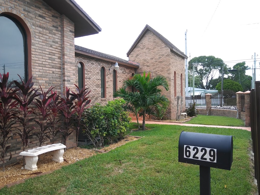 Fachada de First Deliverance Church