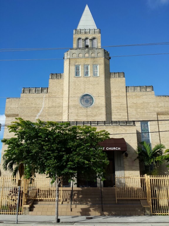 Fachada de St John Institutional MBC
