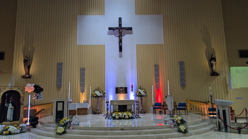 Fachada de St. Dominic Catholic Church
