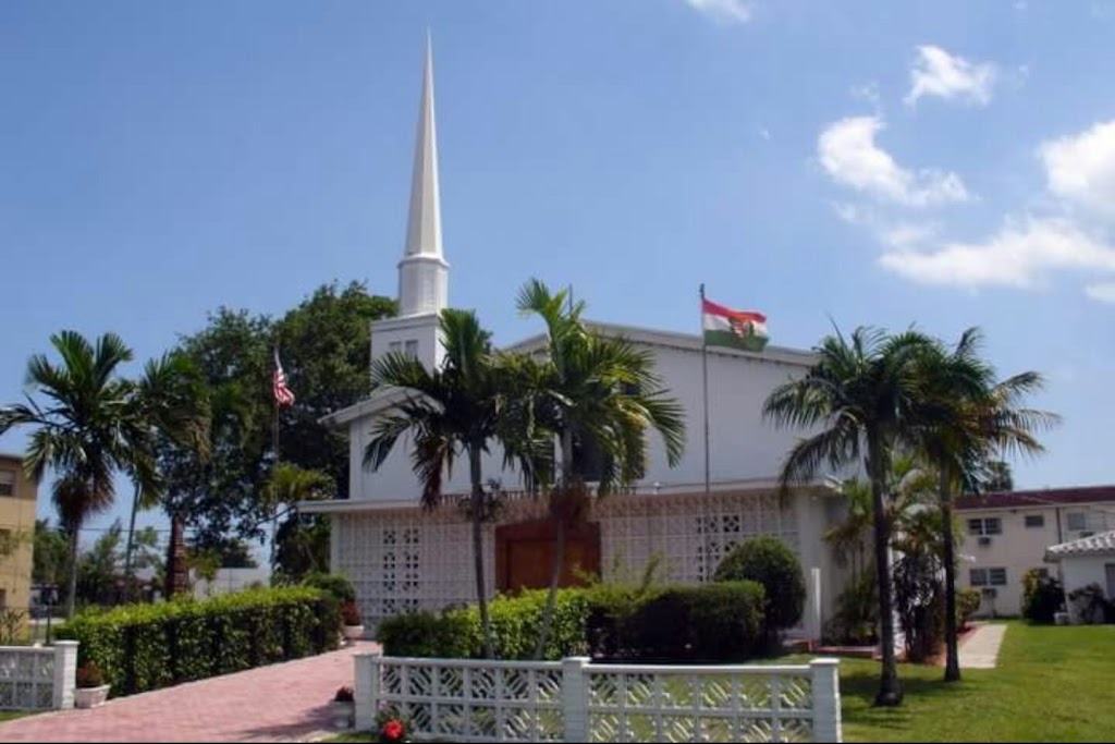 Fachada de Hungarian Church / Miami Magyar Haz