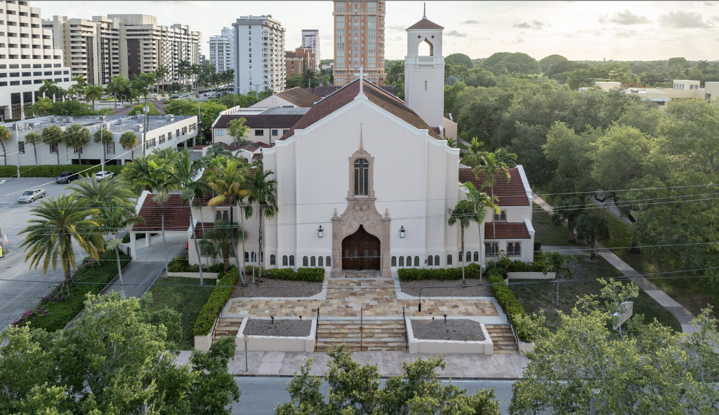 Fachada de First United Methodist Church of Coral Gables & The Growing Place School