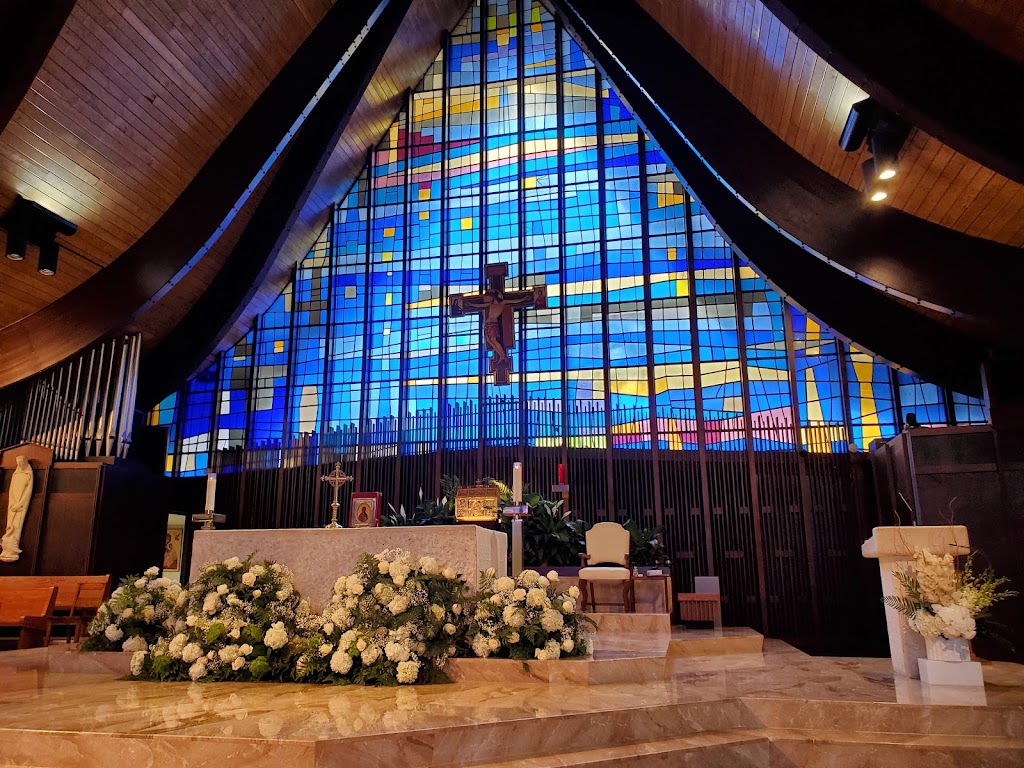 Fachada de St. Hugh Catholic Church