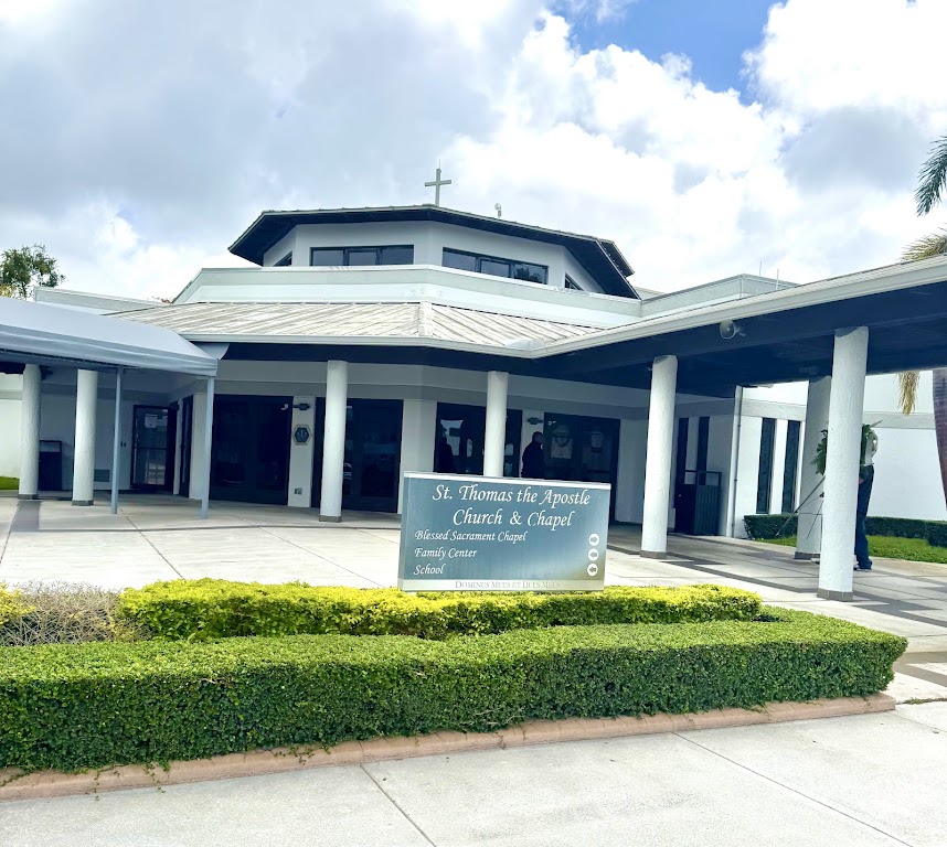 Fachada de St. Thomas The Apostle Catholic Church