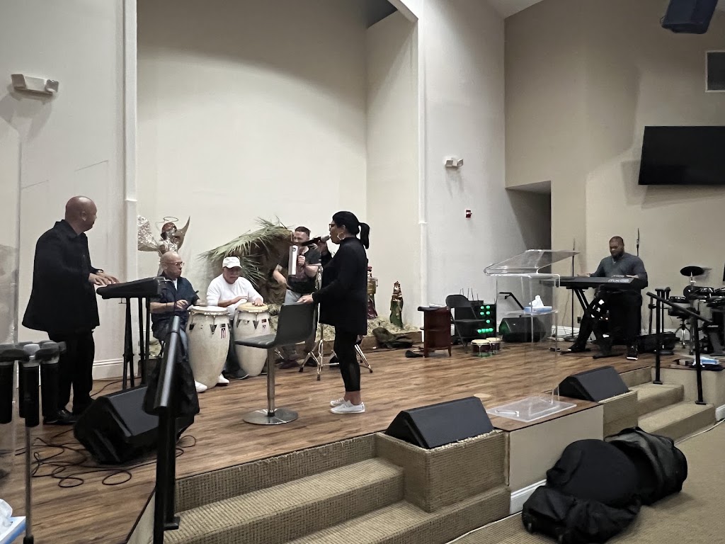 Fachada de Worship & Praise Center