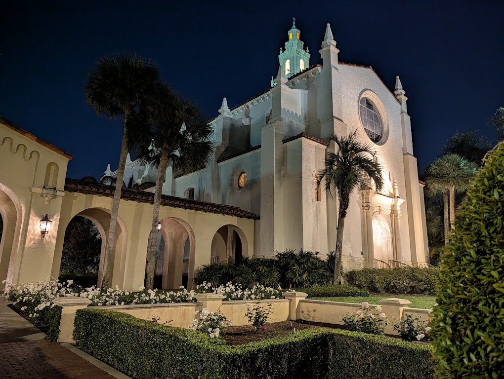 Fachada de Knowles Memorial Chapel