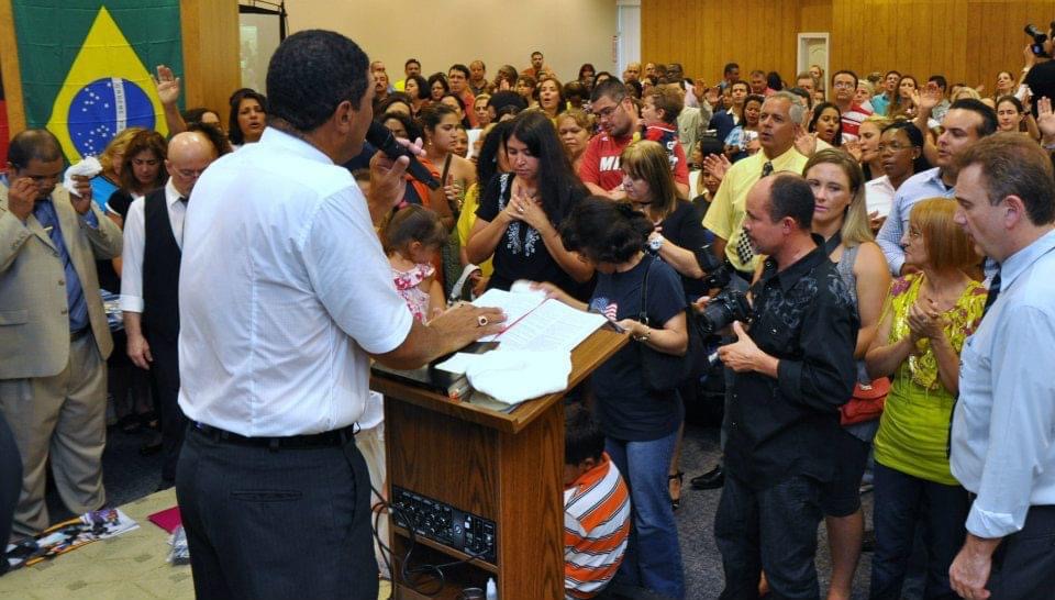 Fachada de Igreja Mundial do Poder de Deus - EUA