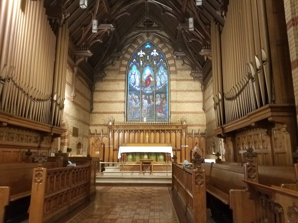 Fachada de All Saints Church-Community Centre,