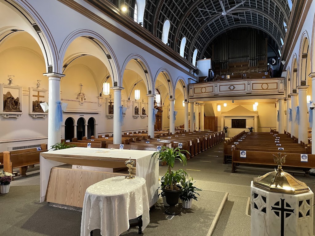 Fachada de Our Lady of Lourdes Catholic Church
