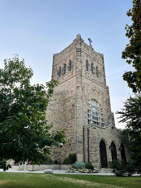Fachada de St. Peter's RC Church / Sisters of Life